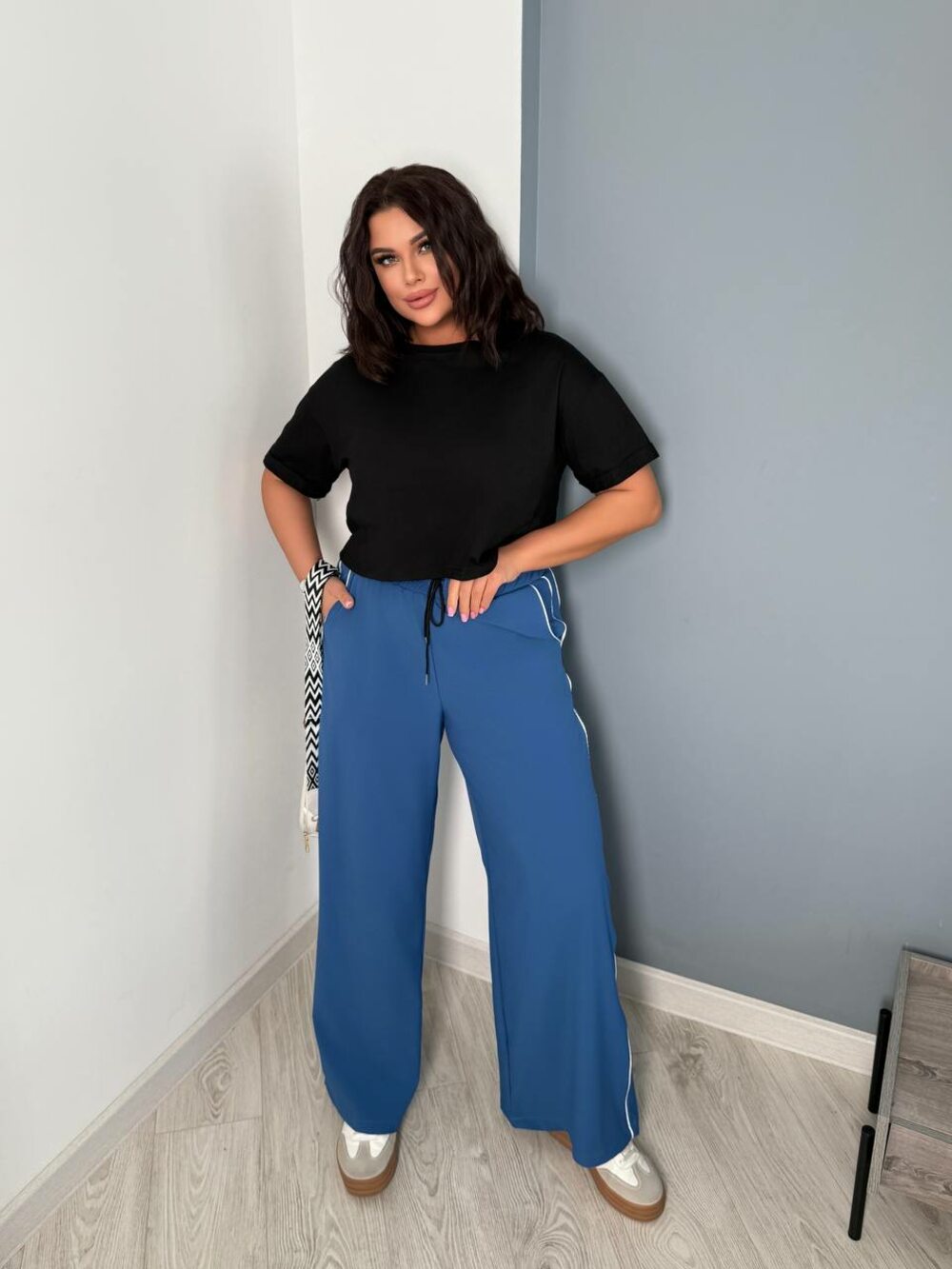 Штани з кишенями та лампасами, колір синій