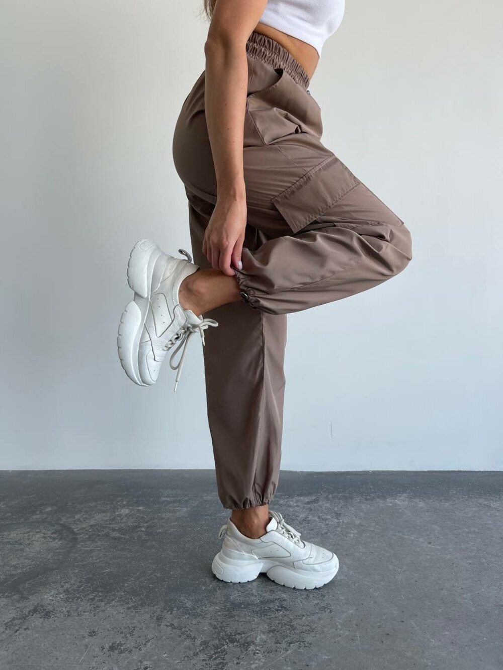 Штани карго з кишенями колір кави