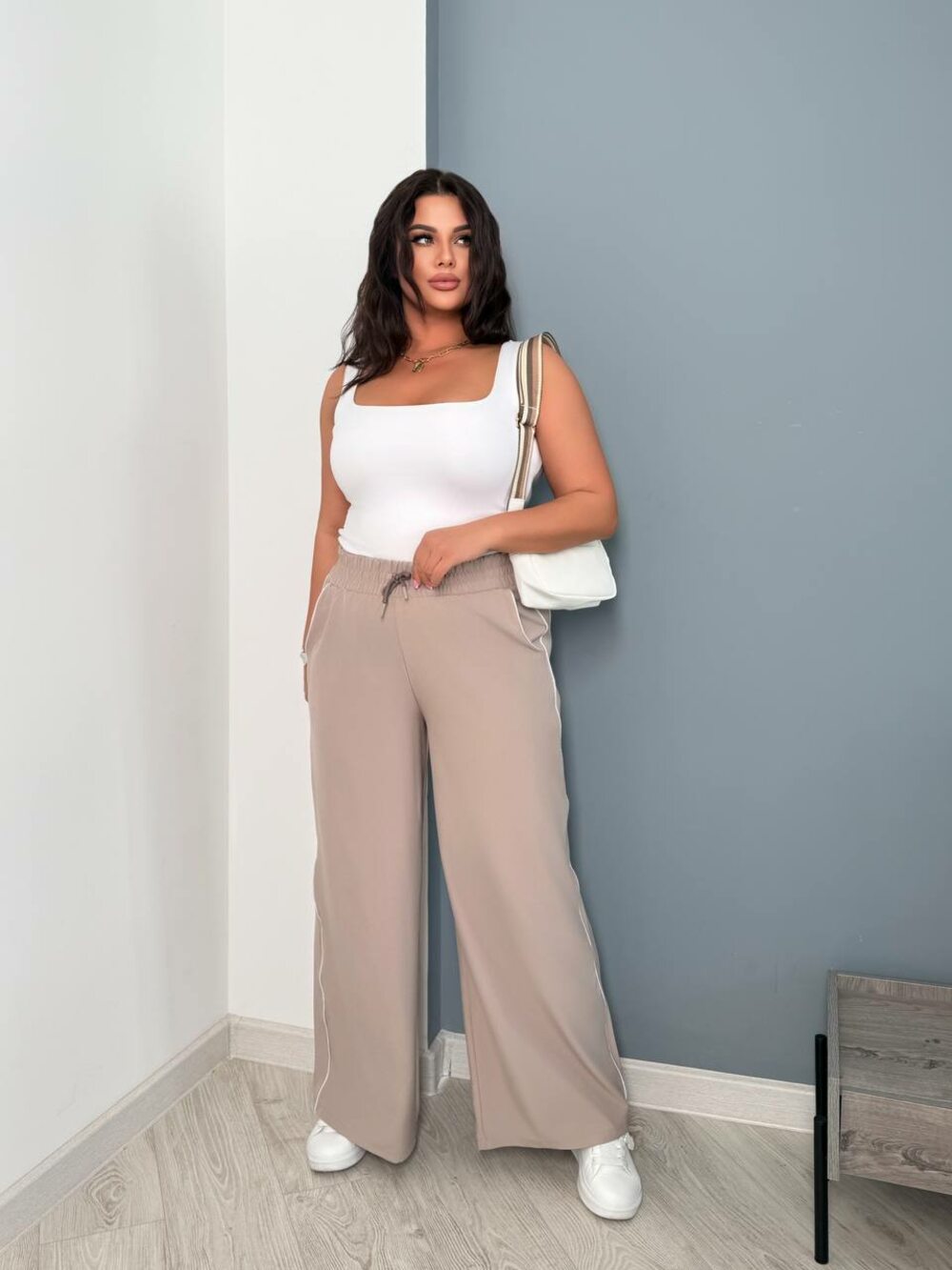 Штани з кишенями та лампасами, колір моко