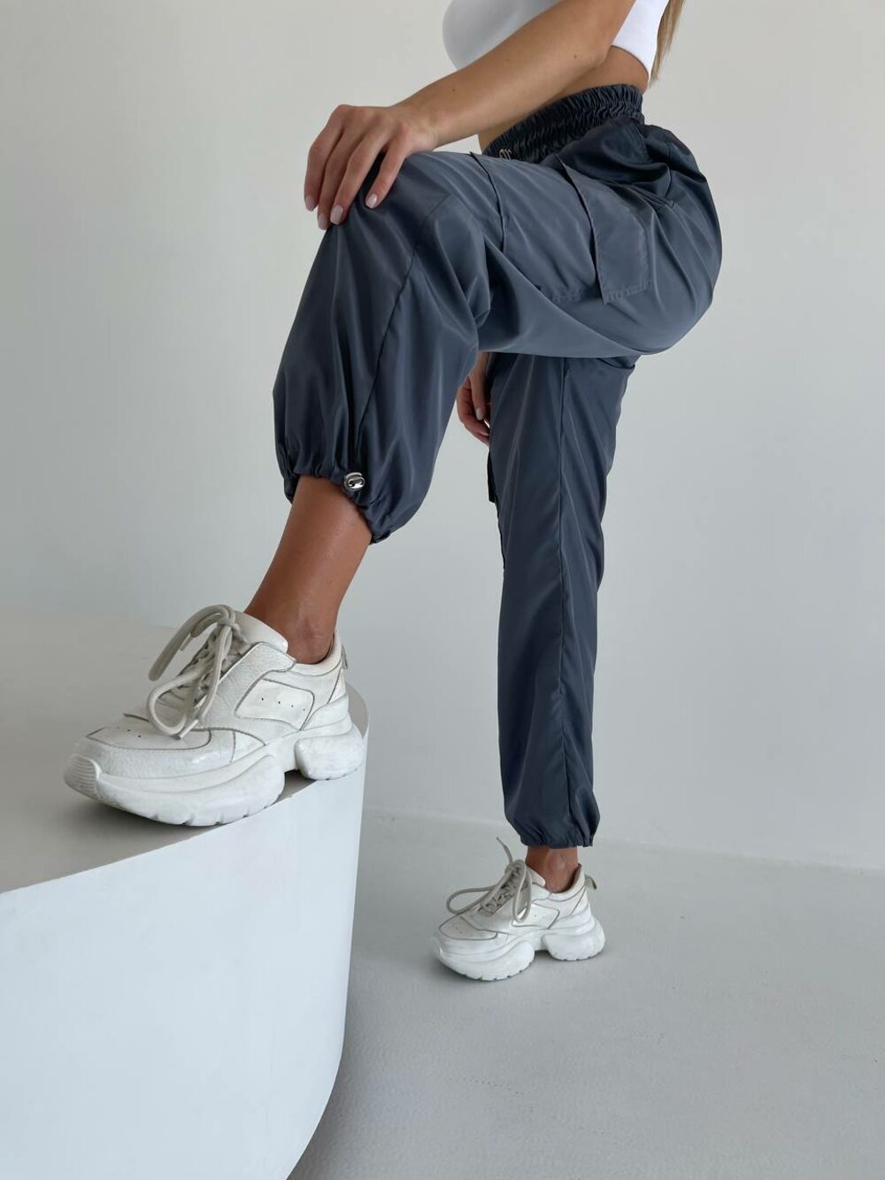 Штани карго з кишенями графітовий колір