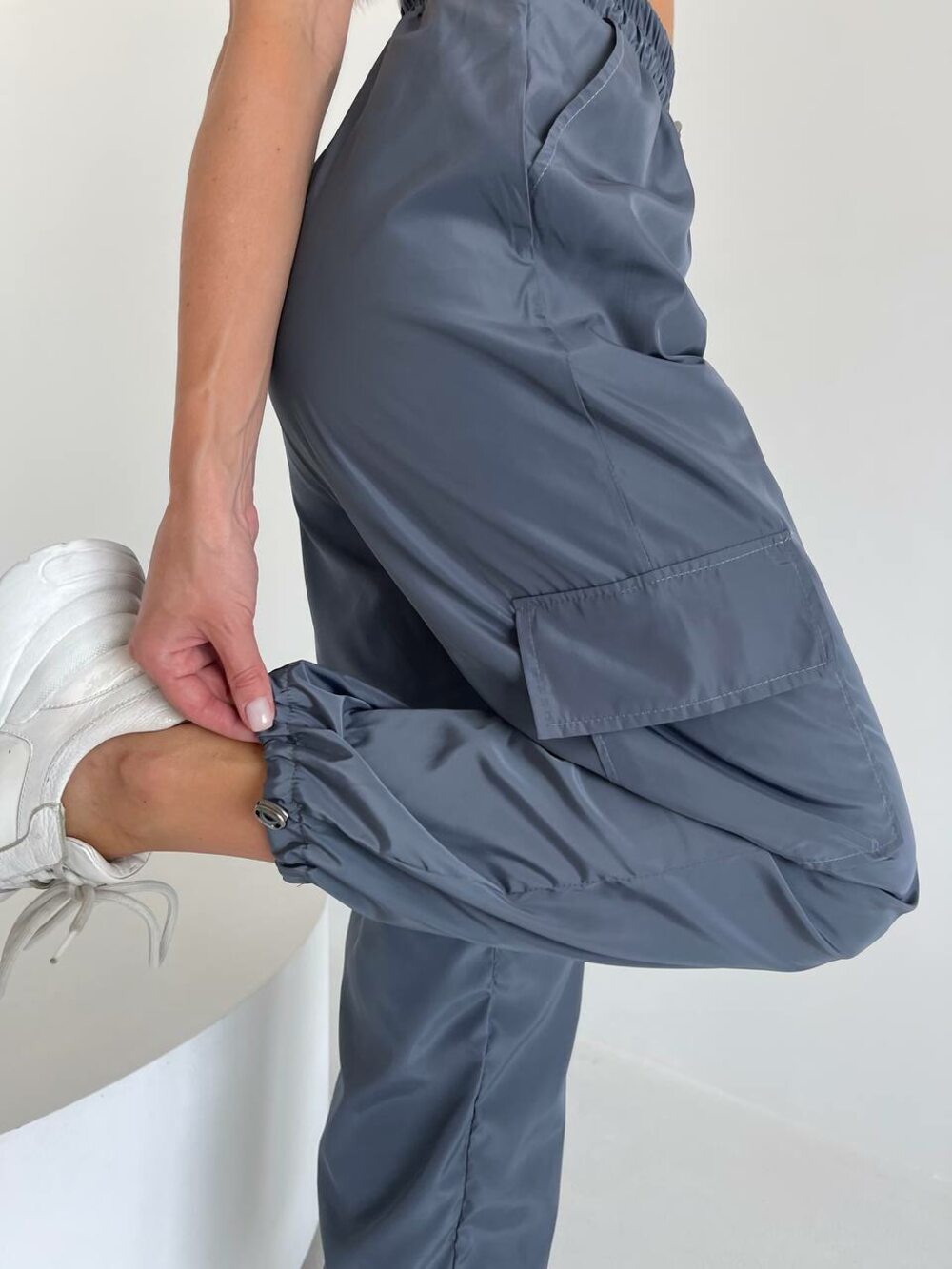 Штани карго з кишенями графітовий колір