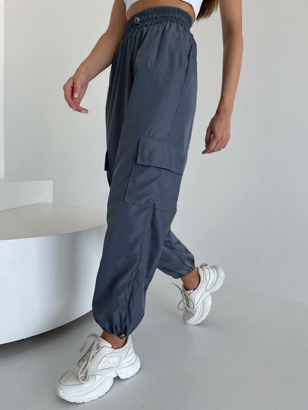 Штани карго з кишенями графітовий колір