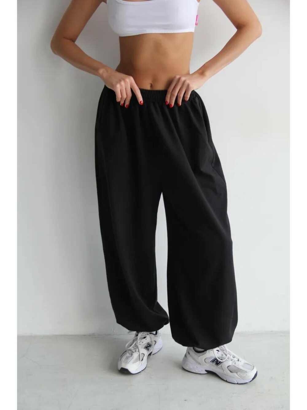 Брюки оверсайз з кишенями, колір чорний