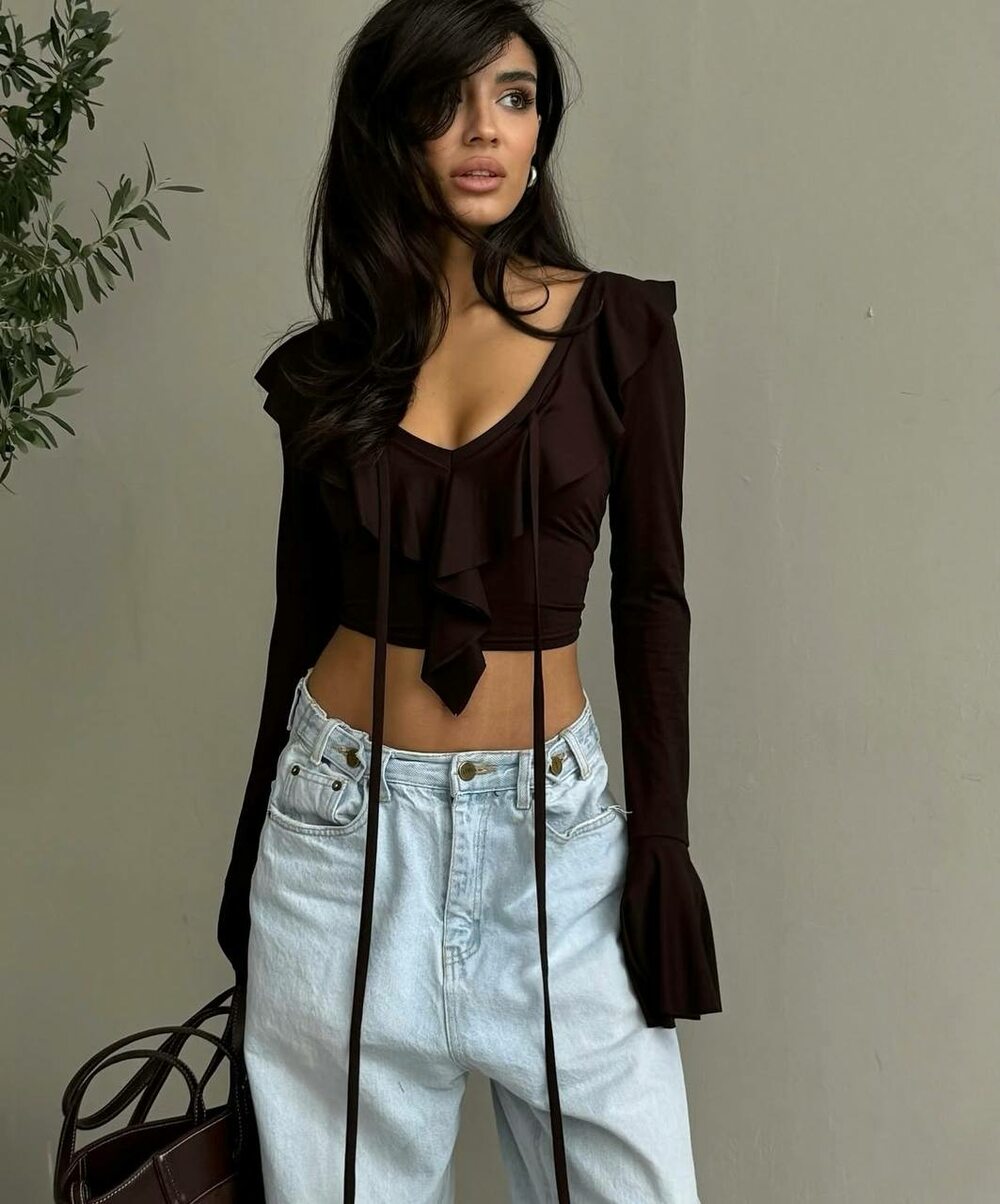 Укороченный топ с длинными рукавами и глубоким V-образным вырезом, цвет шоколад