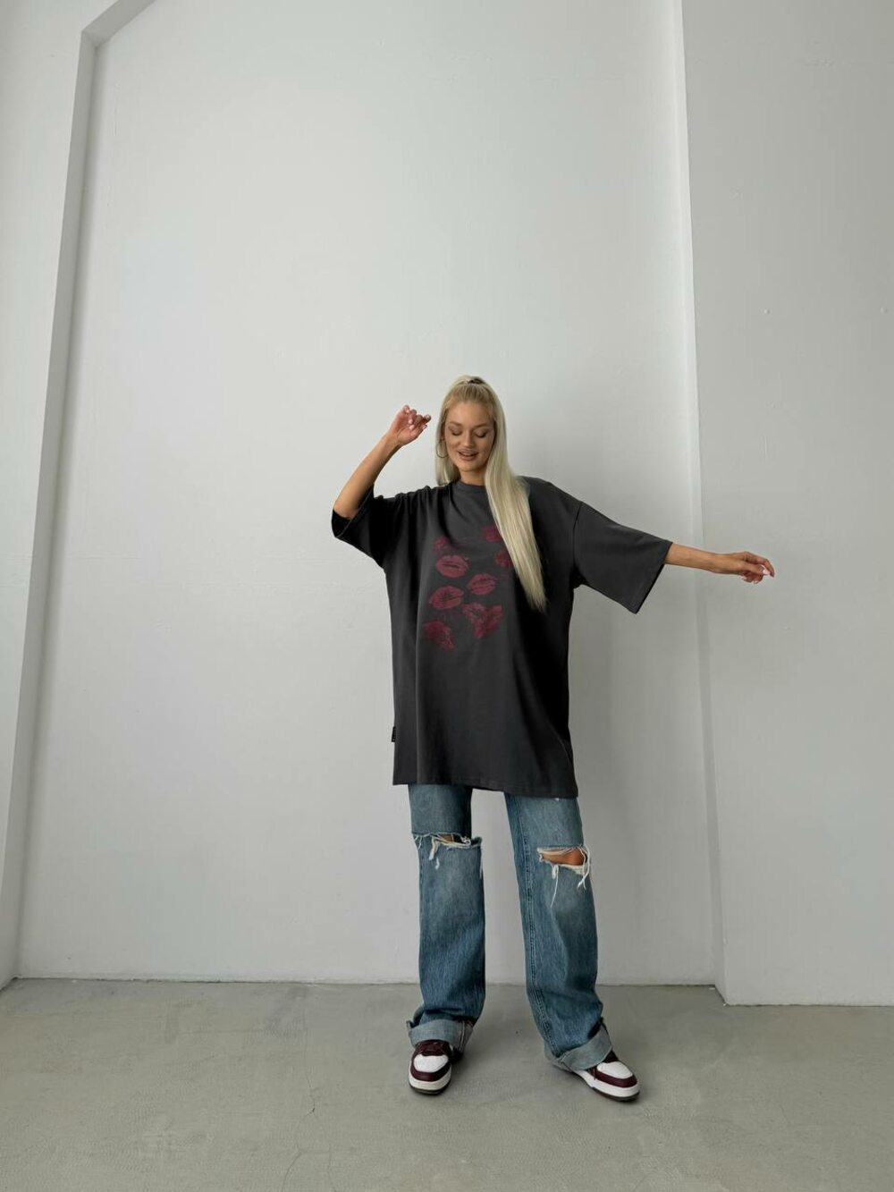 Футболка з принтом, колір графіт.