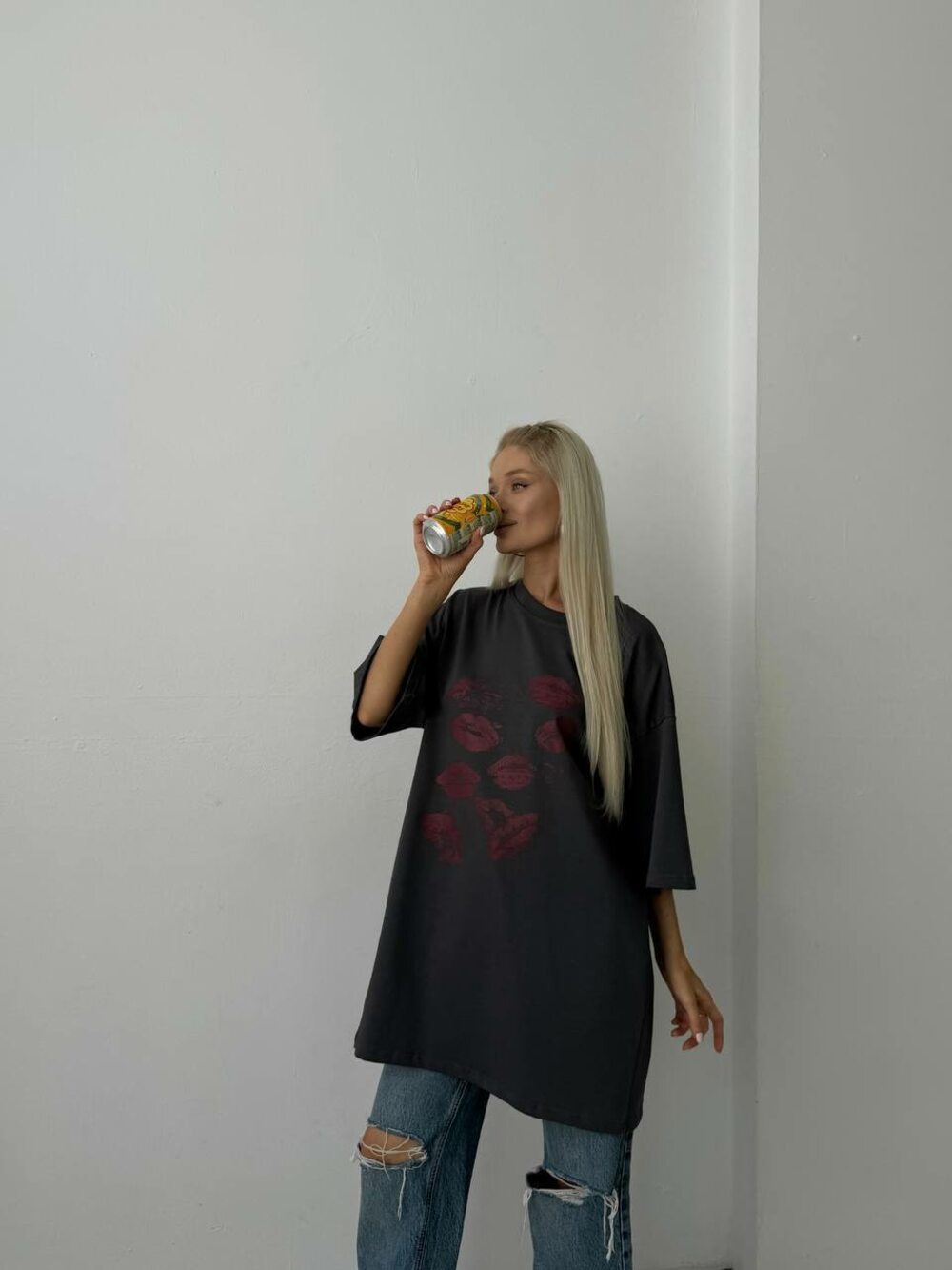 Футболка з принтом, колір графіт.