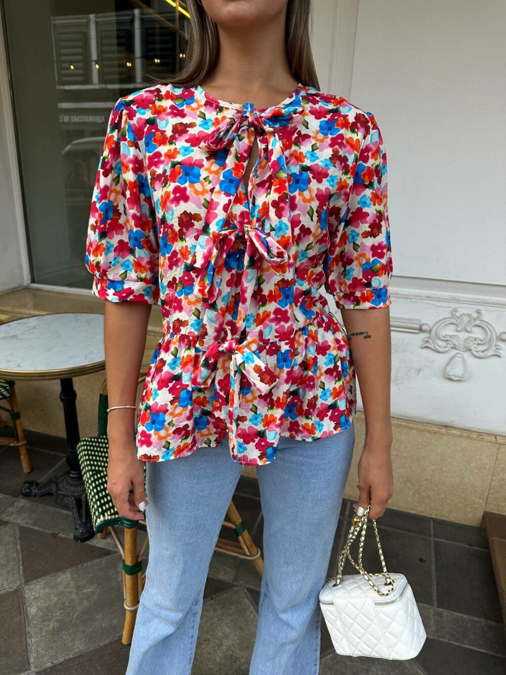 Стильна блузка на зав'язках, колір мультиколор.