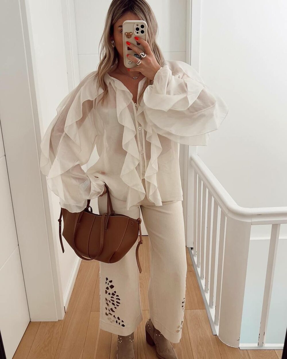 Шифонова блуза з рюшами, колір молочний