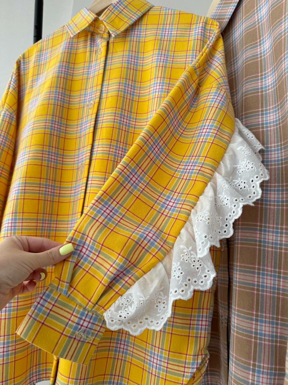 Оверсайз рубашка с рюшами, цвет лимонный