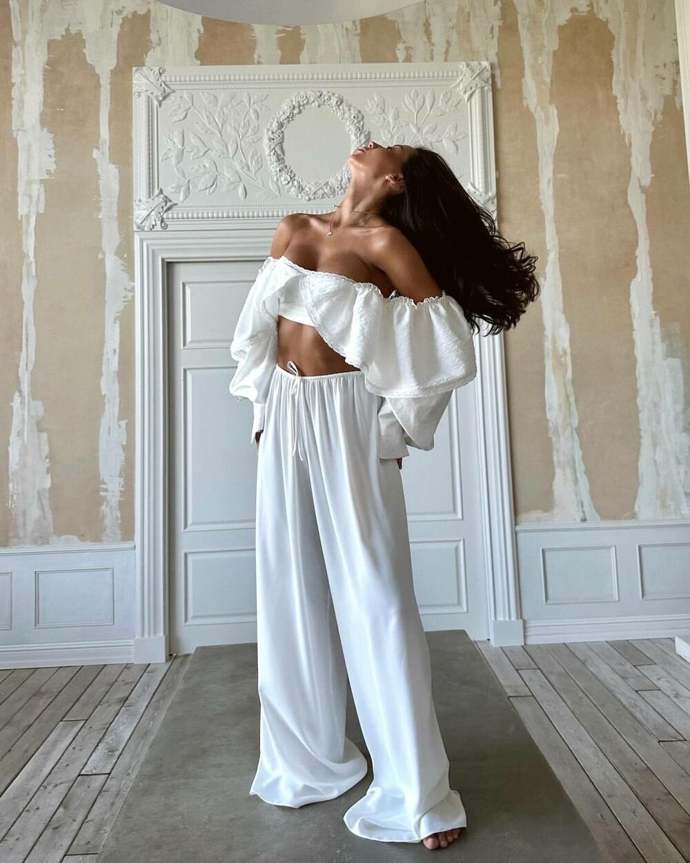 Топ з довгим об'ємним рукавом, колір молочний