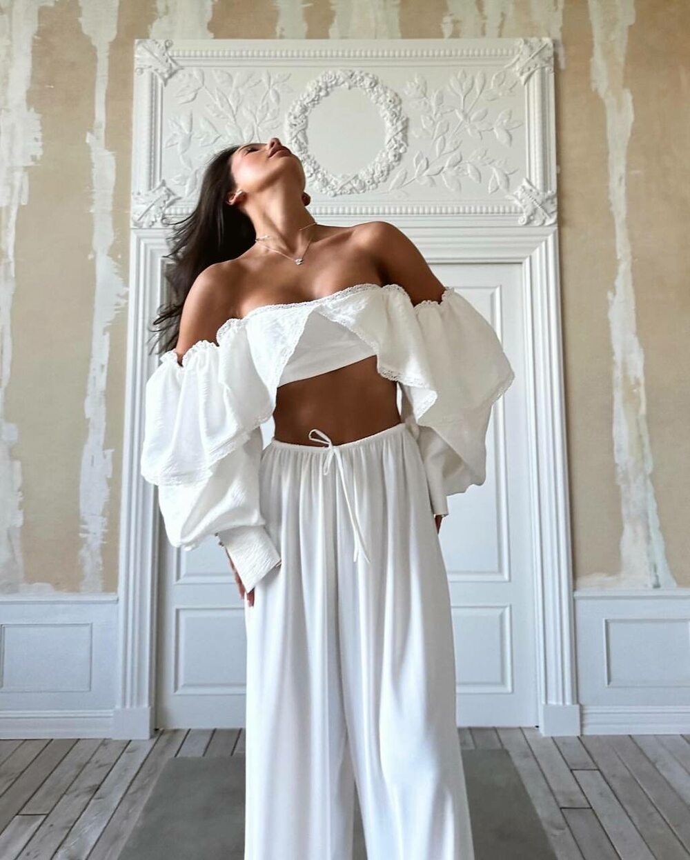 Топ з довгим об'ємним рукавом, колір молочний