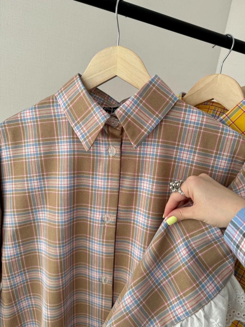 Оверсайз сорочка з рюшами, колір капучіно