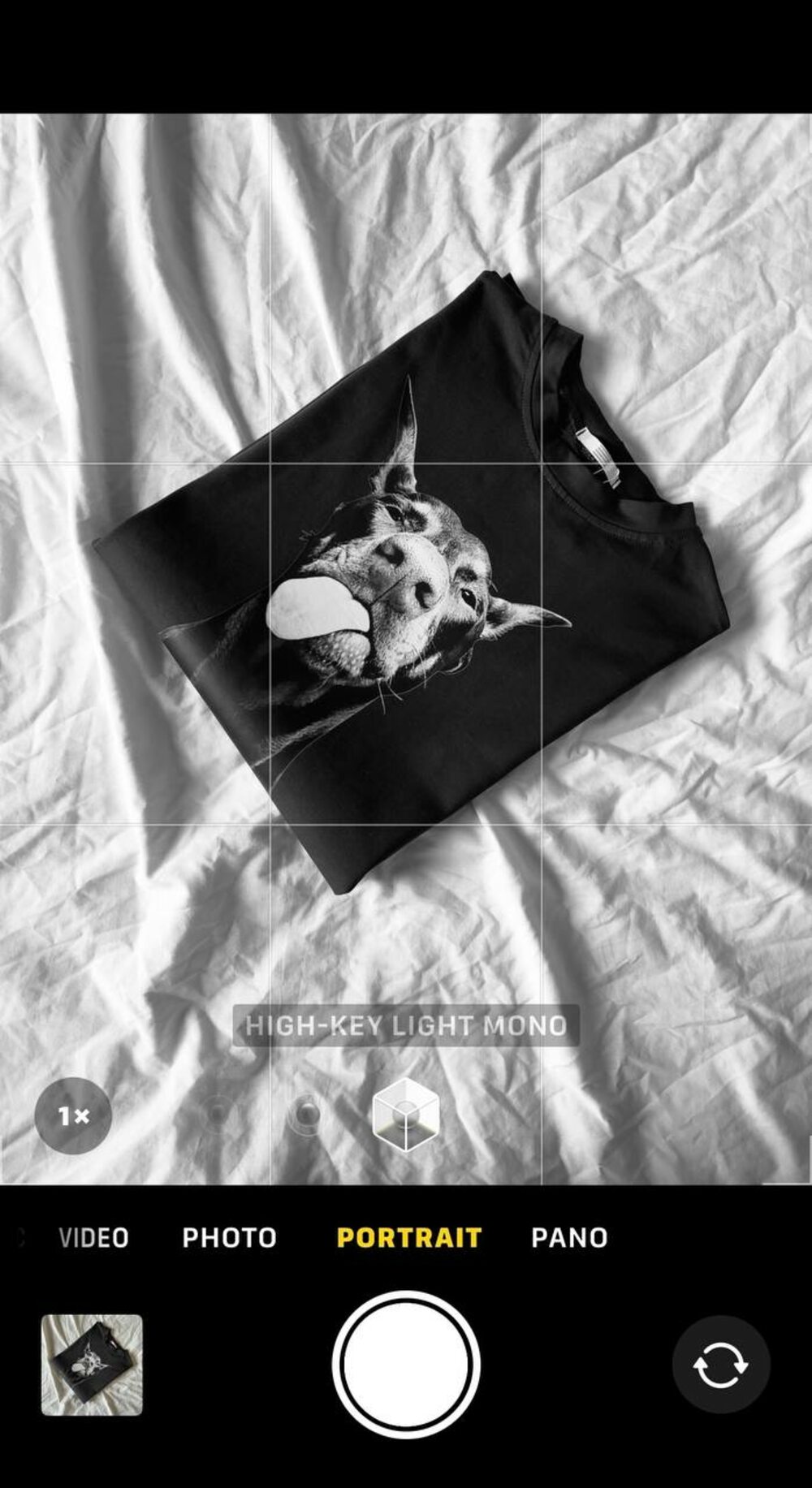 Футболка унісекс з принтом, колір графіт.