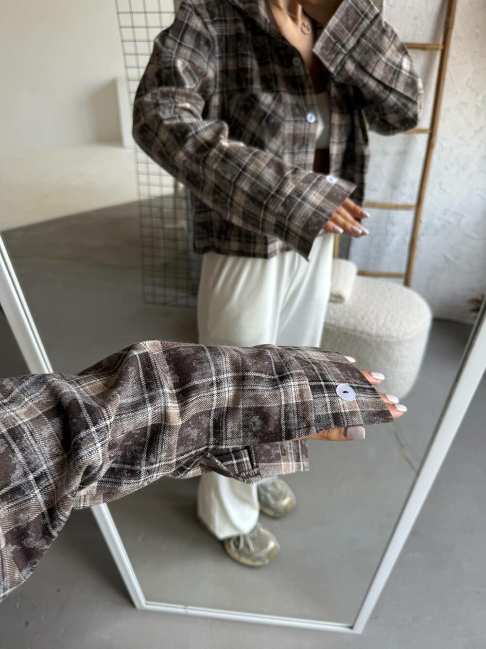 Укорочена сорочка в клітинку, колір коричневий