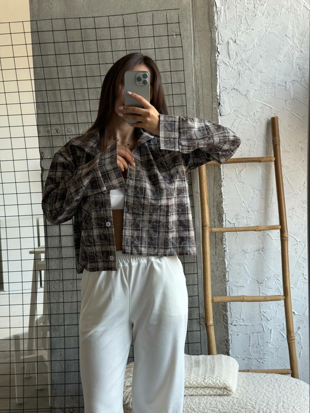 Укорочена сорочка в клітинку, колір коричневий