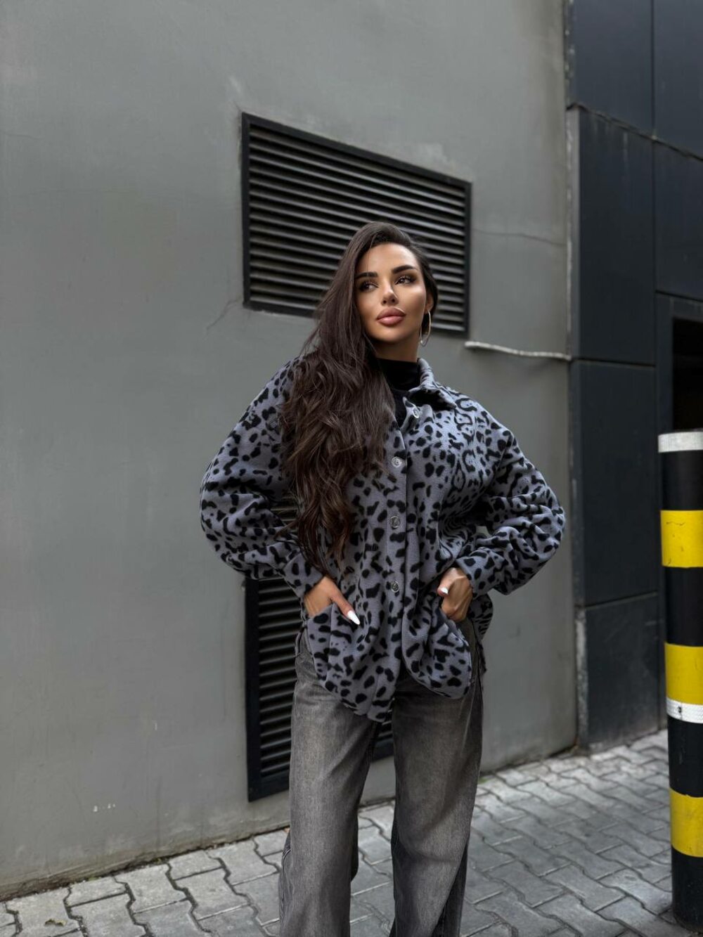 Флісова сорочка з леопардовим принтом, колір білий