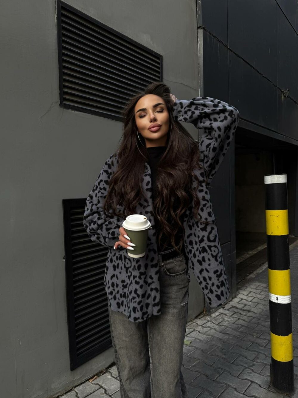 Флісова сорочка з леопардовим принтом, колір білий