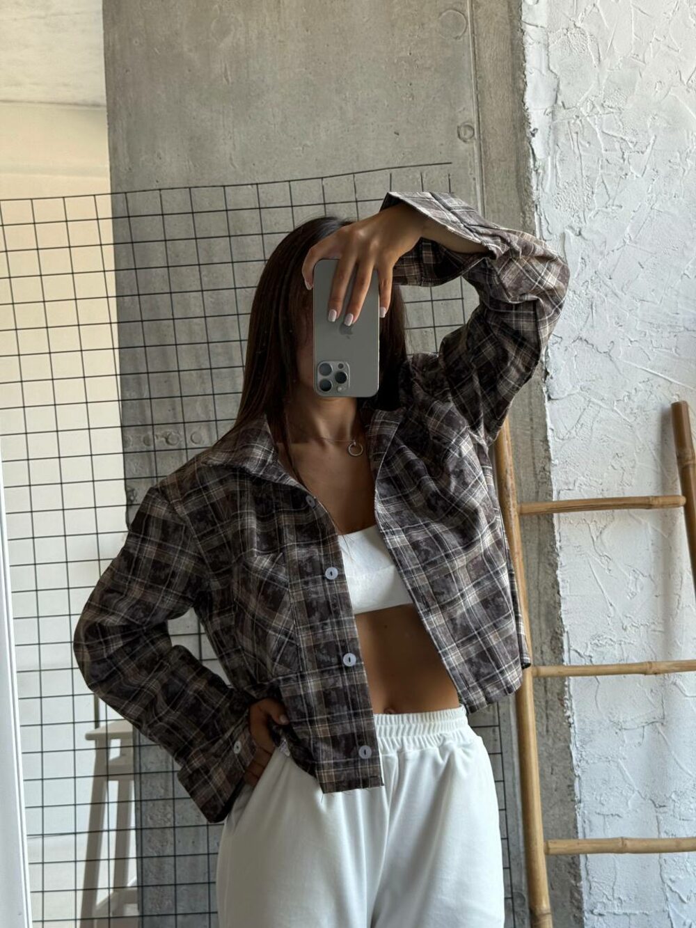 Укорочена сорочка в клітинку, колір коричневий