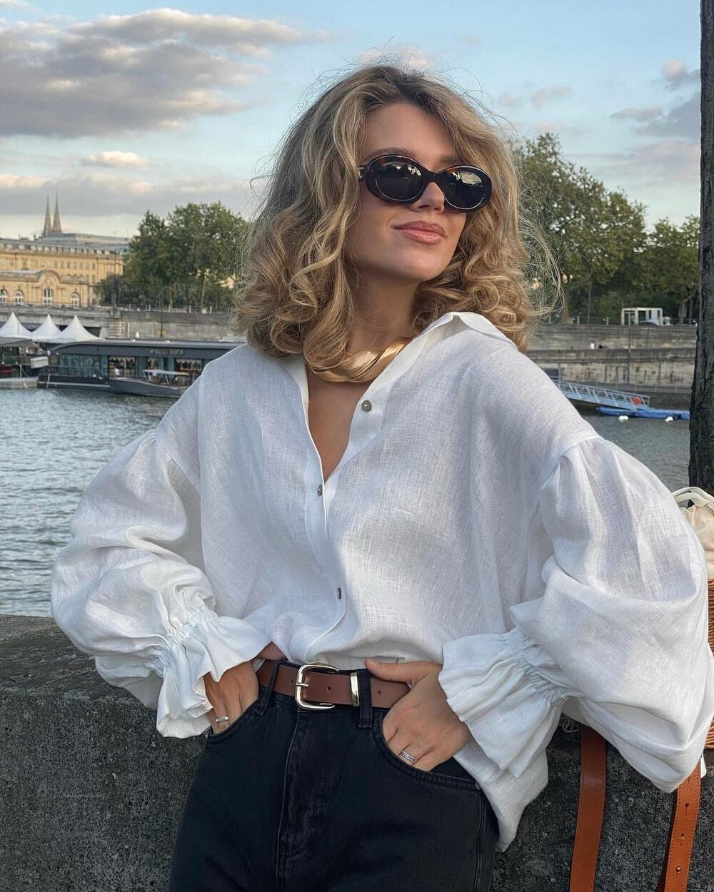 Сорочка з об'ємним рукавом, колір білий