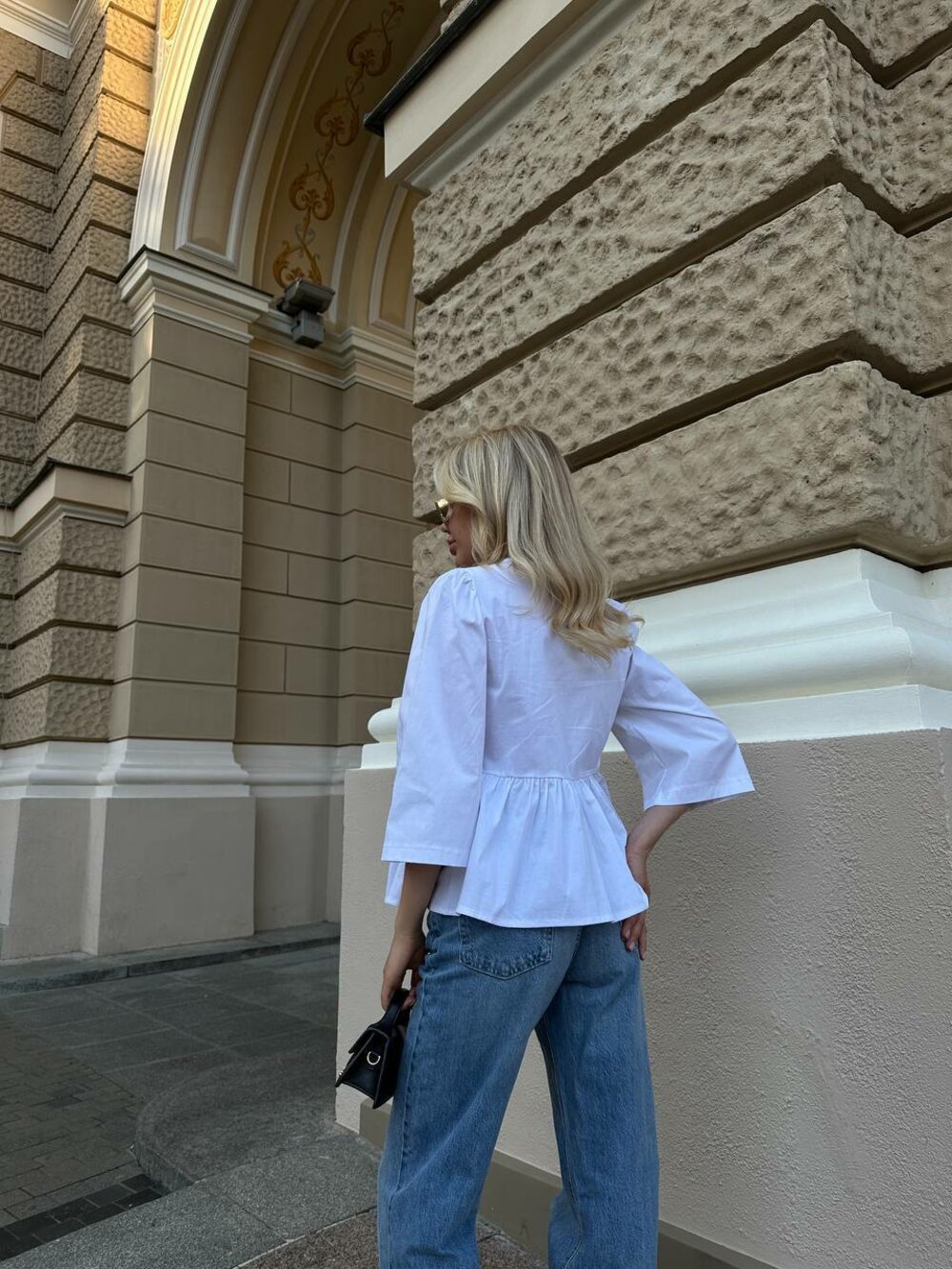 Сорочка оригінального крою, колір білий