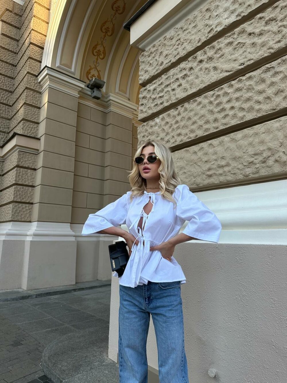 Сорочка оригінального крою, колір білий