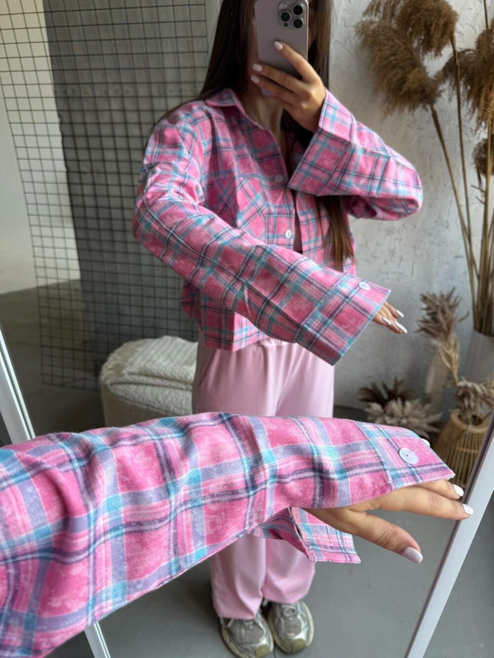 Укорочена сорочка в клітинку, колір рожевий