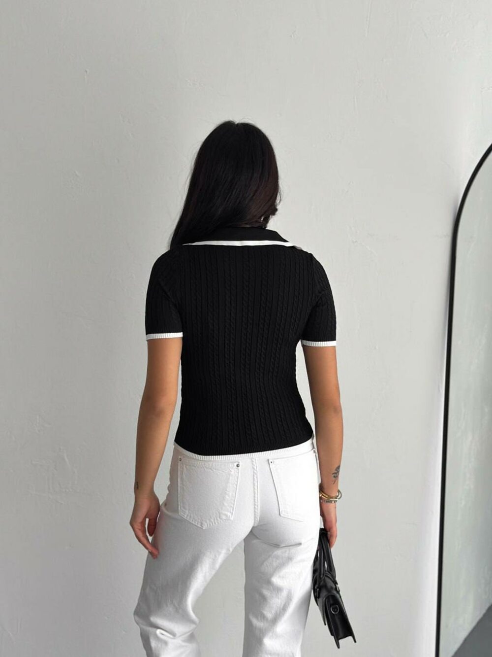 Футболка поло з v-подібним вирізом і коміром, колір чорний