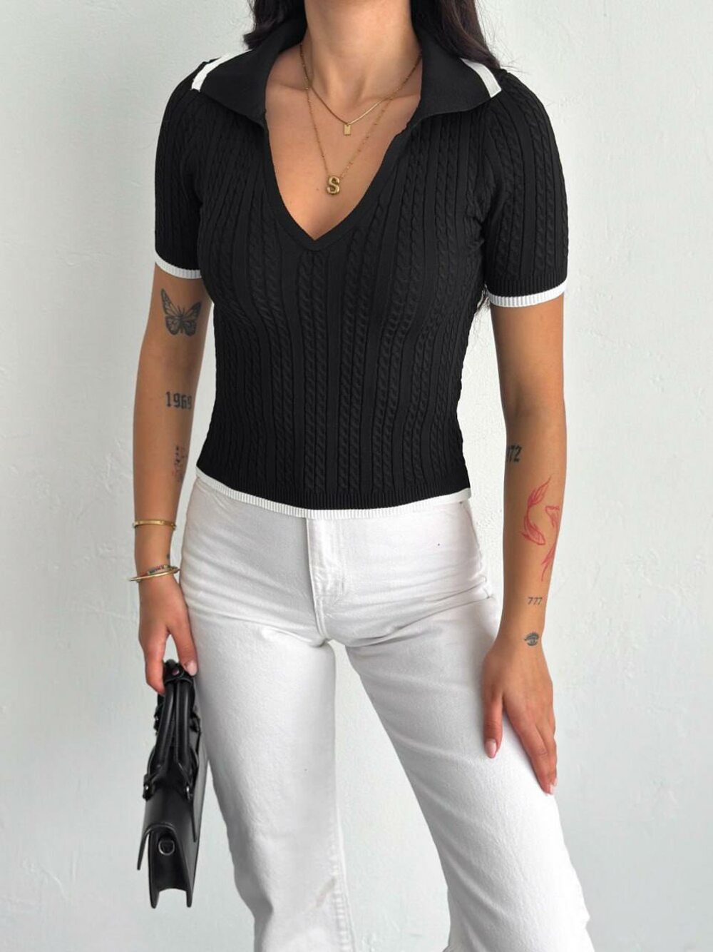 Футболка поло з v-подібним вирізом і коміром, колір чорний