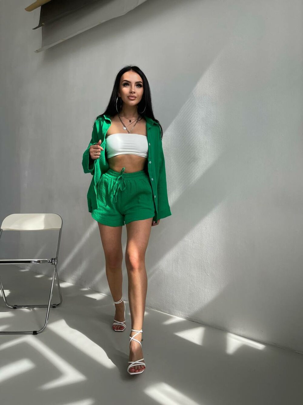 Жіночий модний костюм сорочка + шорти з мусліну зелений 42-44