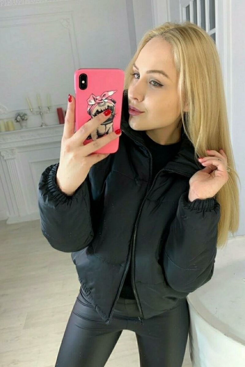 Жіноча коротка куртка бочонок