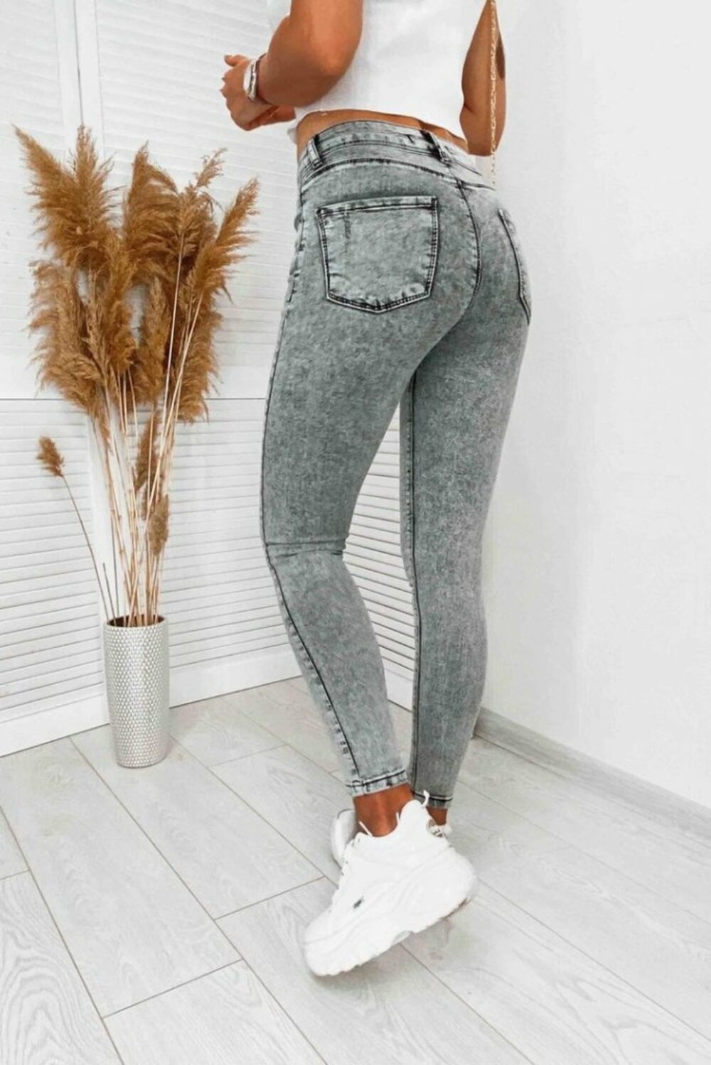 Джинсы в обтяжку