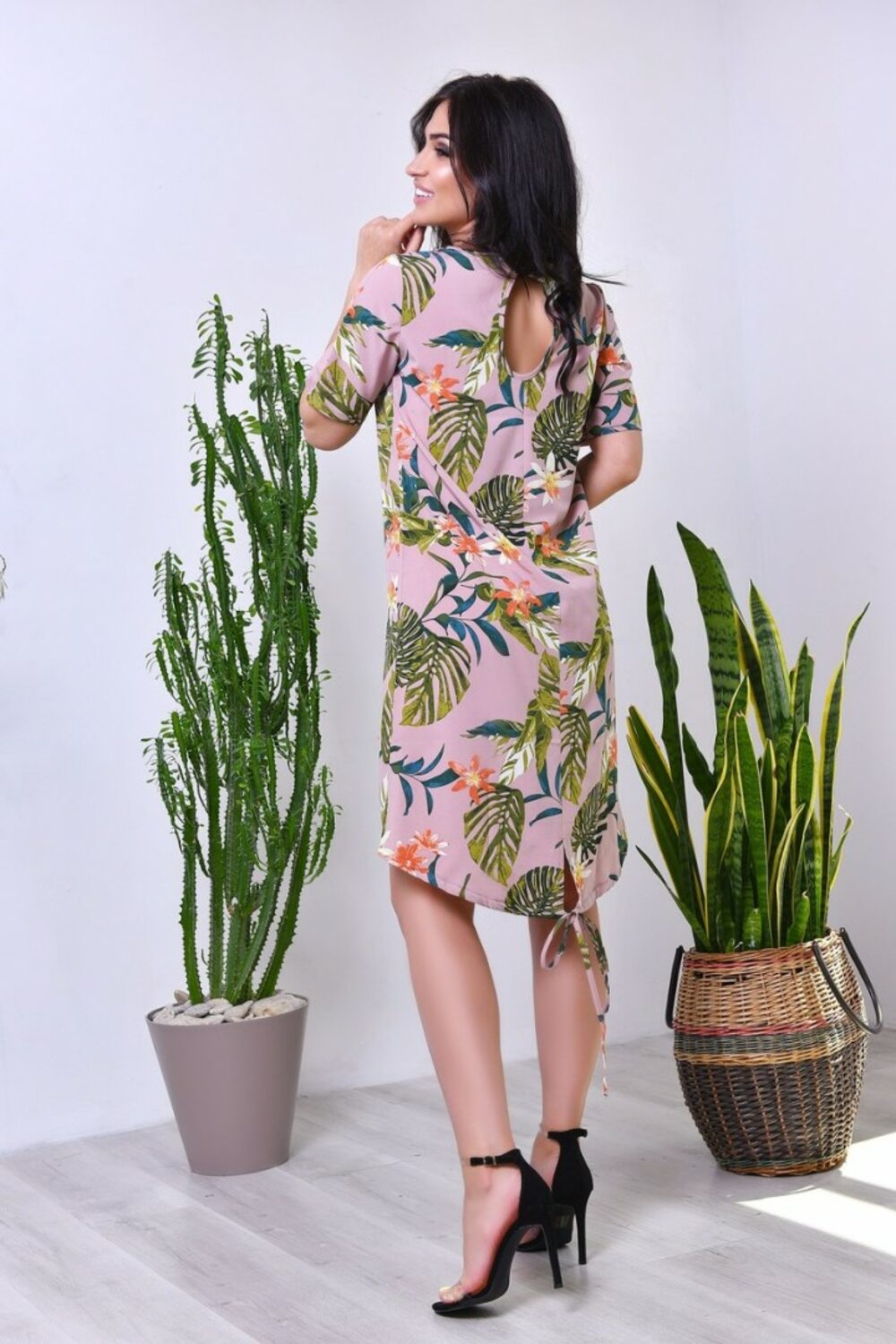 Красива ніжна сукня