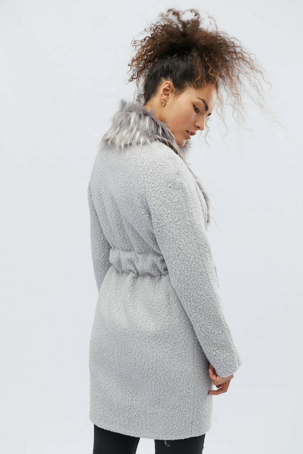 Пальто утеплене з поясом із вовни