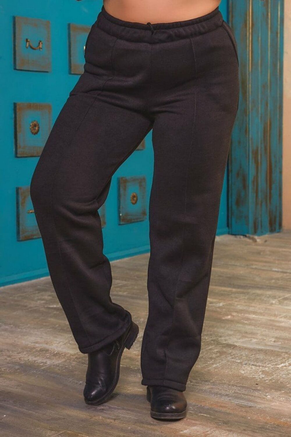 Черные прямые штаны на флисе