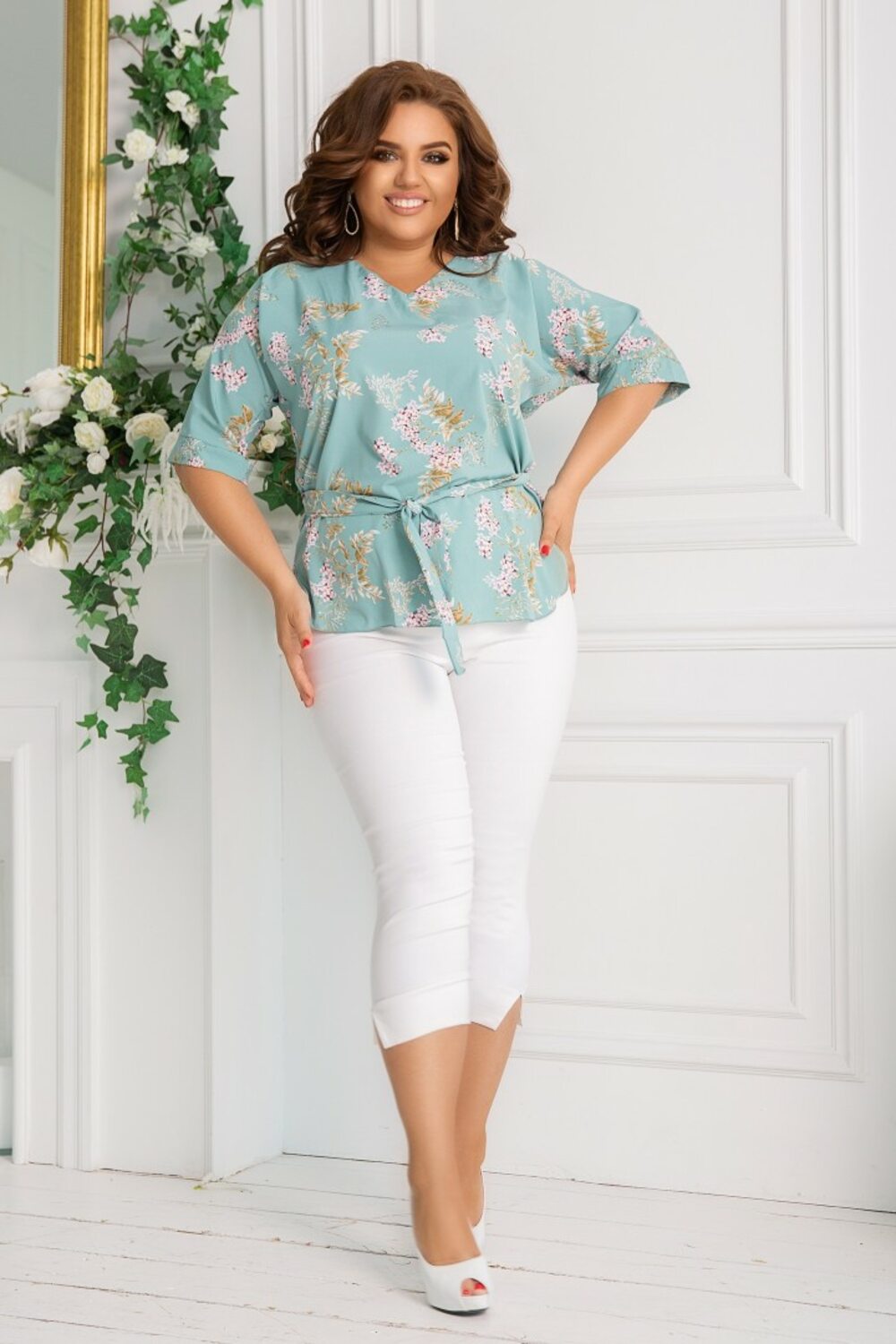 Легкий костюм на літо з квіточками