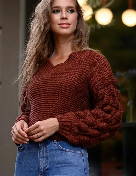Пуловер вязанный женский
