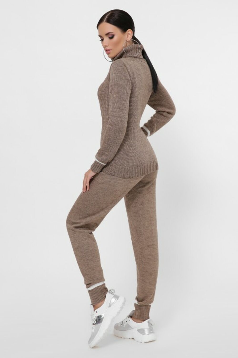 В'язаний костюм кольору моко