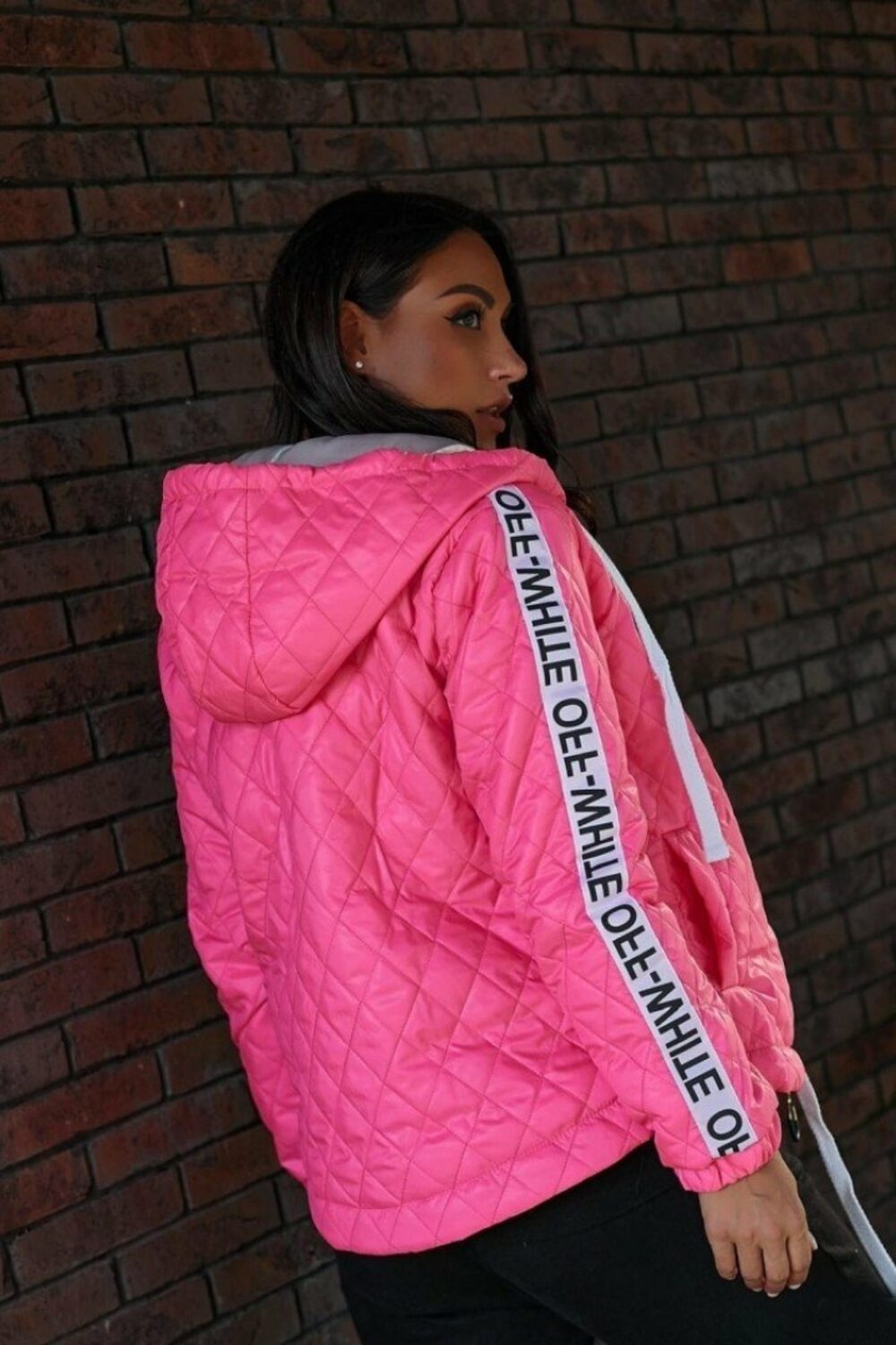 Стильная спортивная куртка