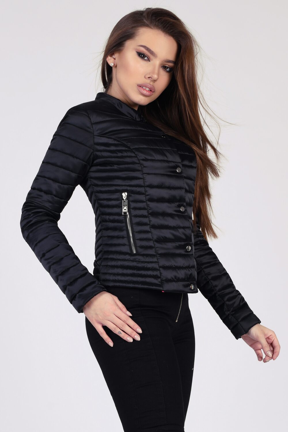 Короткая женская куртка стеганая