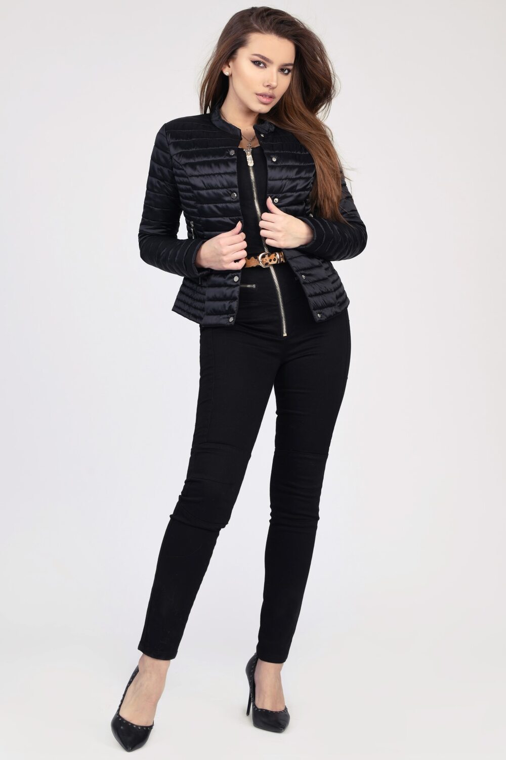 Короткая женская куртка стеганая