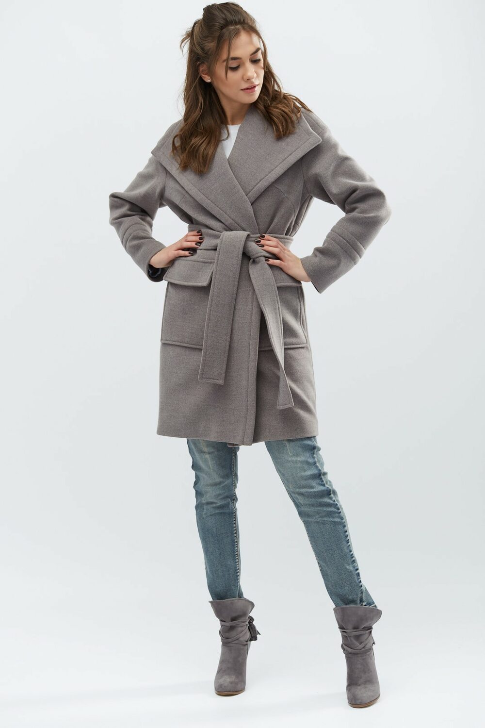 Зручне пальто прямого силуету