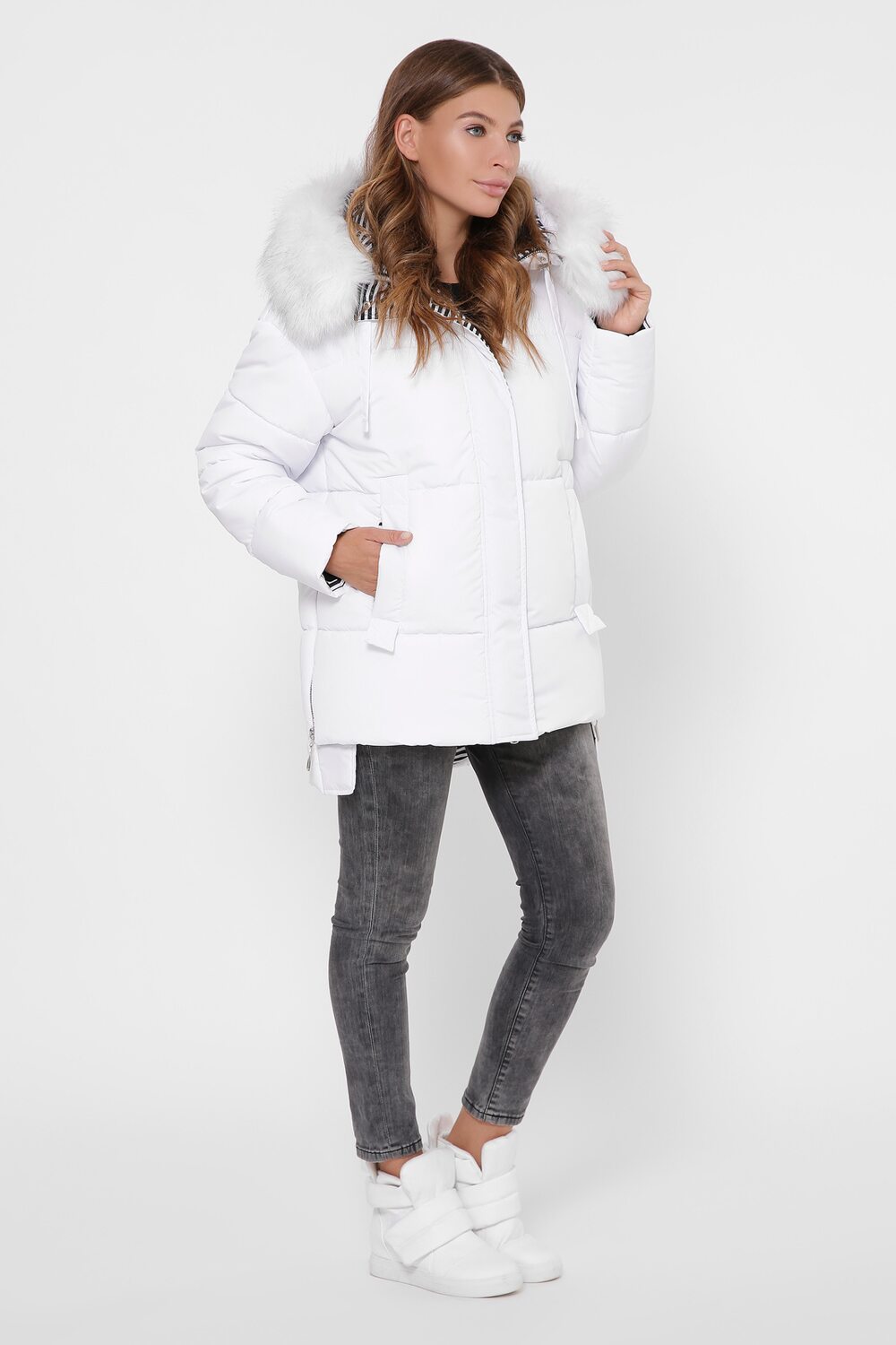 Зимова куртка біле хутро в тон