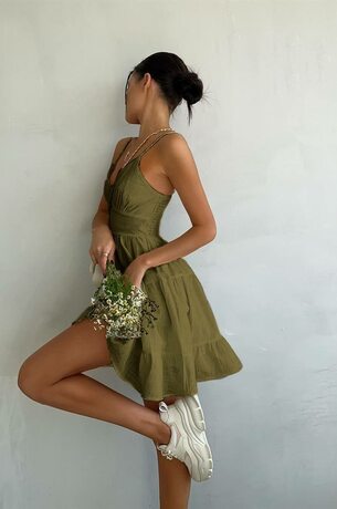 Модное летнее платье цвета хаки