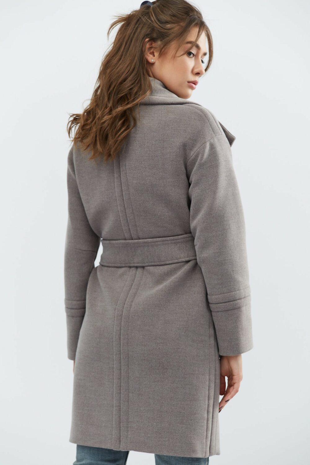 Зручне пальто прямого силуету