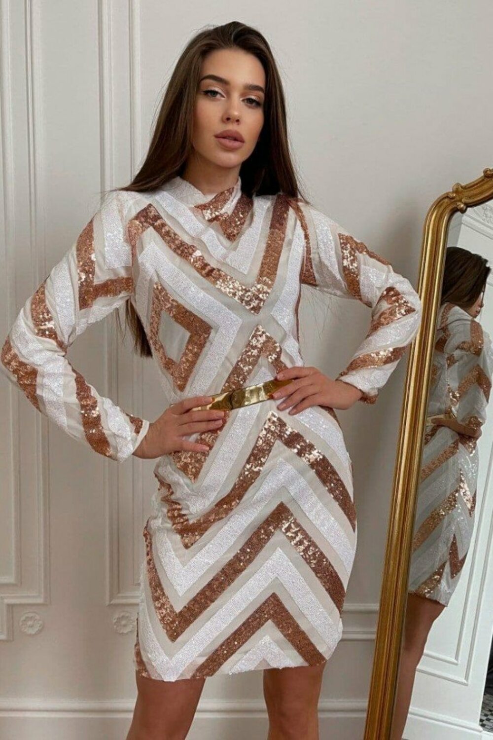 Сукня з паєток з поясом