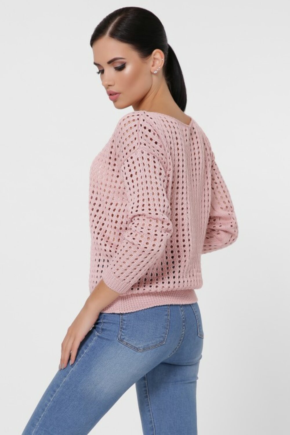 Свитер цвета пудра вязаный