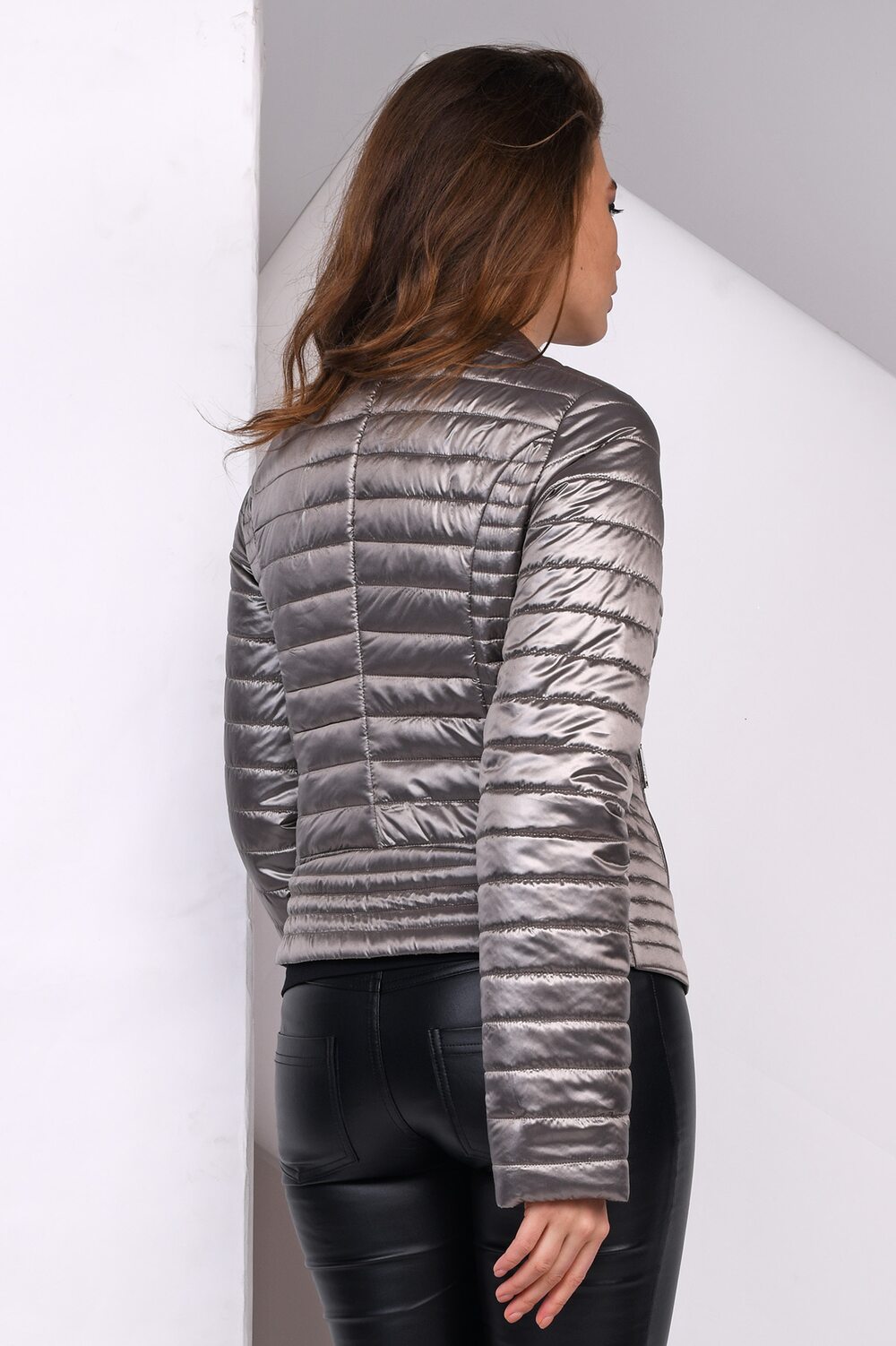 Куртка укороченная стеганная серый сильвер