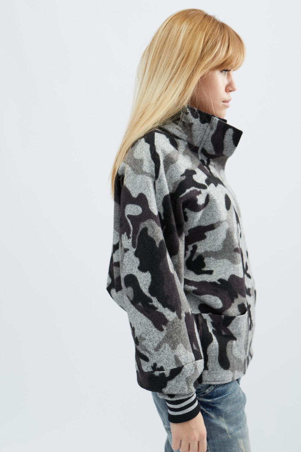 Пальто димесезонне з накладними кишенями