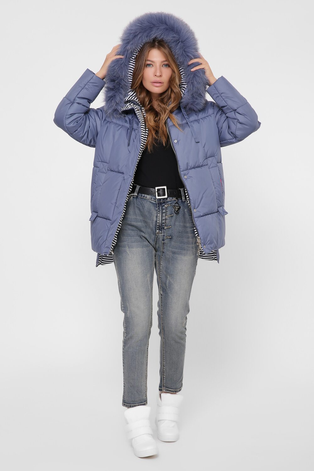 Зимова куртка з хутром на капюшоні