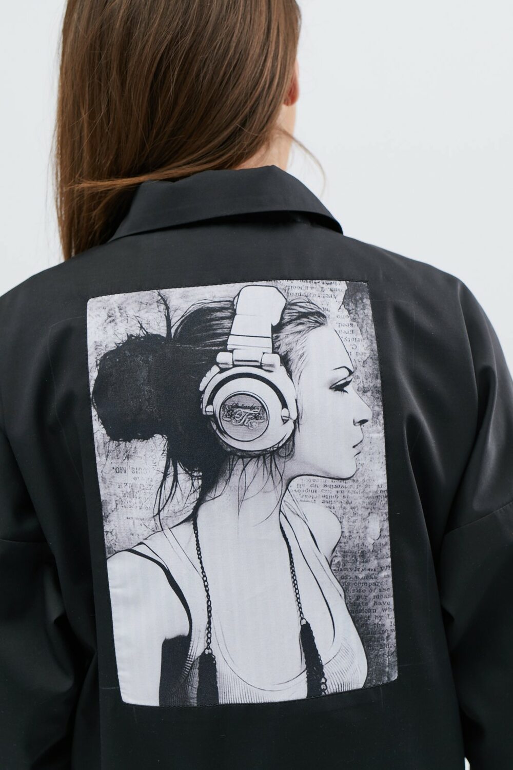 Демисезонная куртка на молнии без капюшона